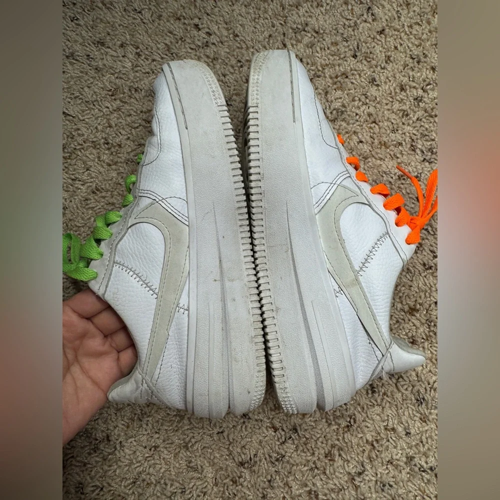 Nike Air Force 1 DJ9946-100 White Sneakers women’s size 6 - Picture 7 of 11